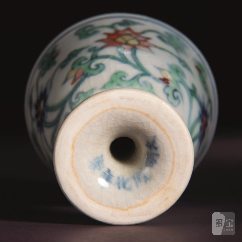 明成化 斗彩花卉纹高足小杯 - 图2